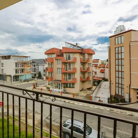 Quiet 2 Bedroom In Dafinka Ik 別荘 *