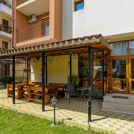 別荘 Quiet 2 Bedroom In Dafinka Ik ブルガス