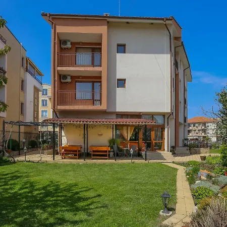 別荘 Quiet 2 Bedroom In Dafinka Ik ブルガス
